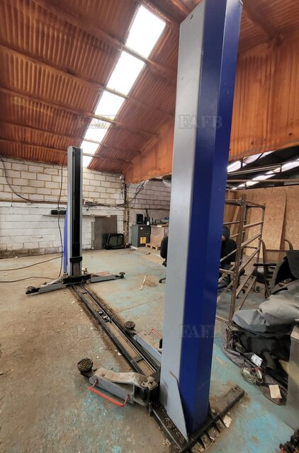 Workshop car lift - picture 1