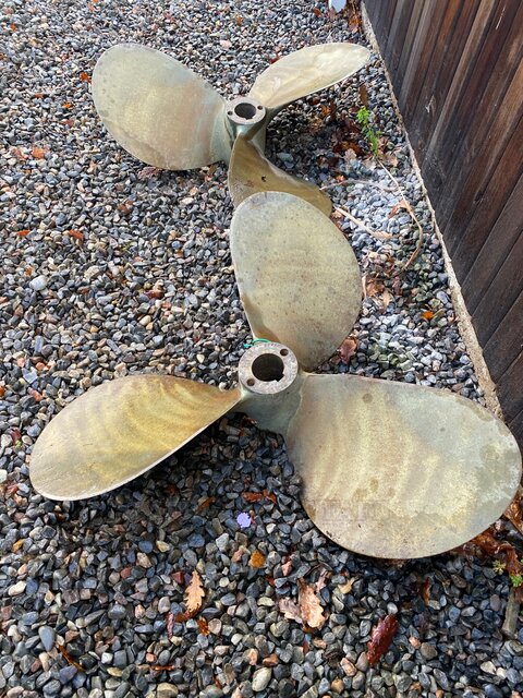 2 x three bladed propellers - picture 1
