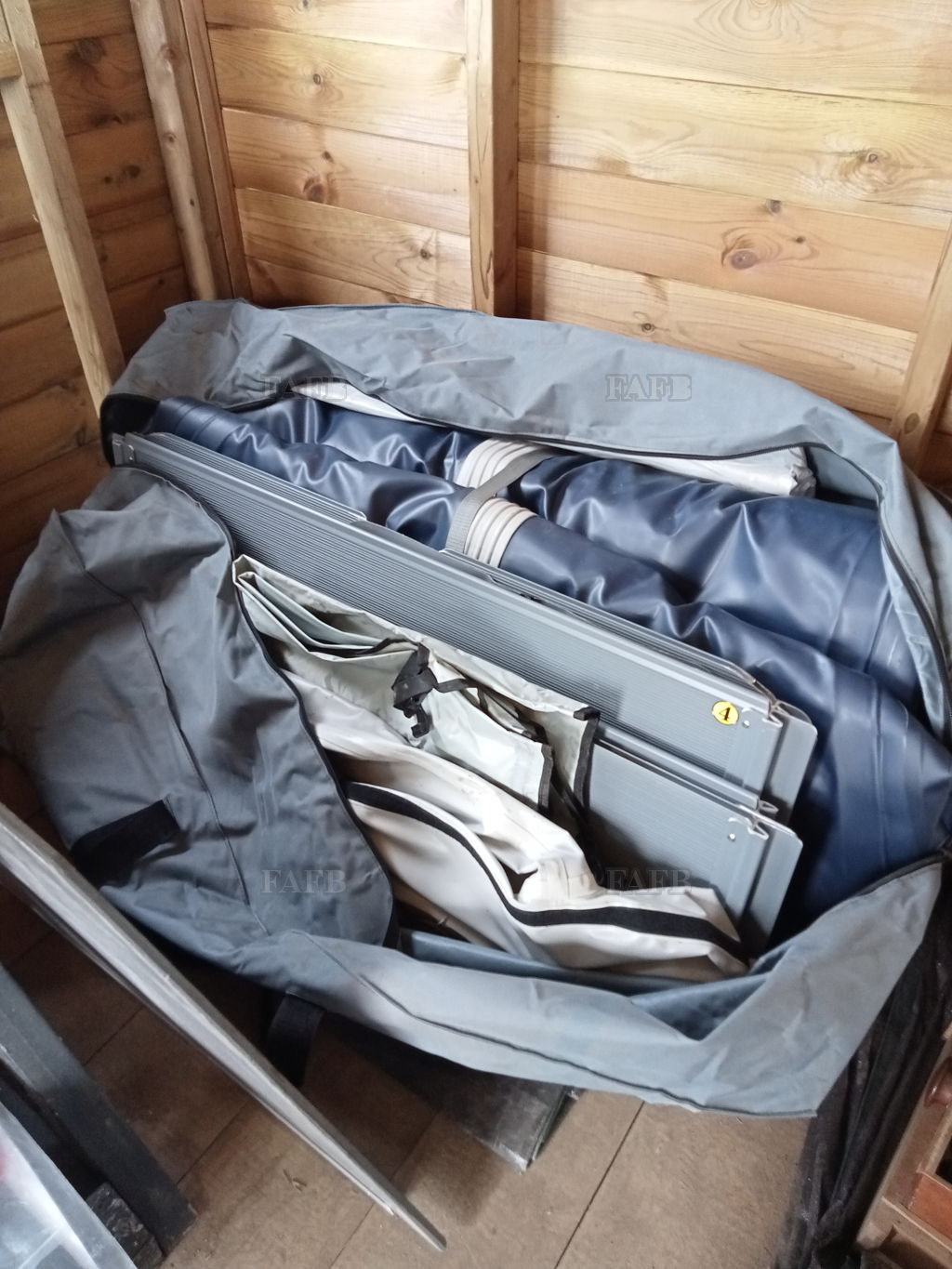 Vanguard 365 + 2 x outboard (new)