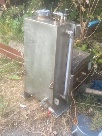 Hydraulic oil tank