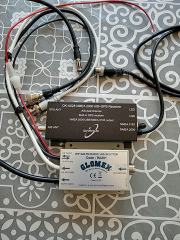 AIS receiver and VHF splitter