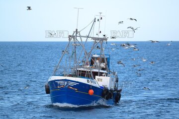 Trawler - Time and Tide  - ID:126118