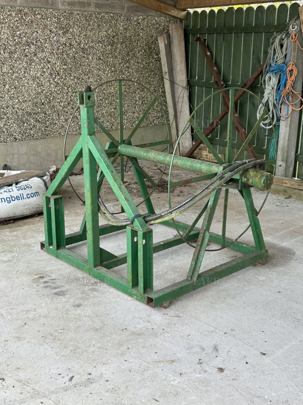 Hydraulic net reel for tractor