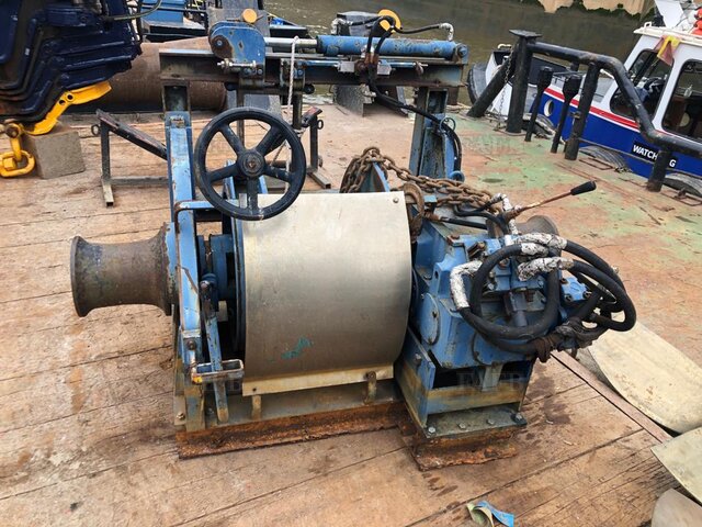 Various hydraulic and Electric deck winches for sale - picture 1