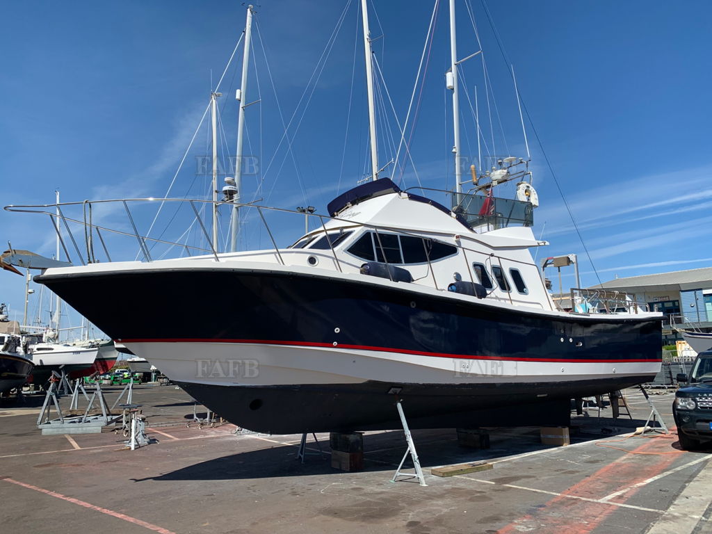 Interceptor 42 Motor Yacht
