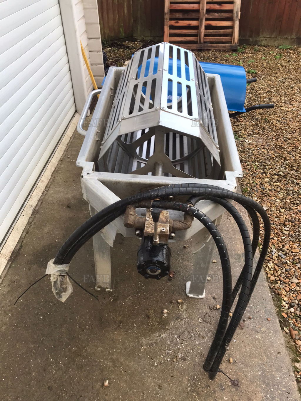 Hydraulic rotary riddle