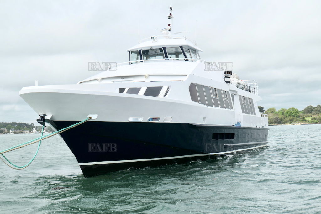 MONOHULL DAY PASSENGER VESSEL