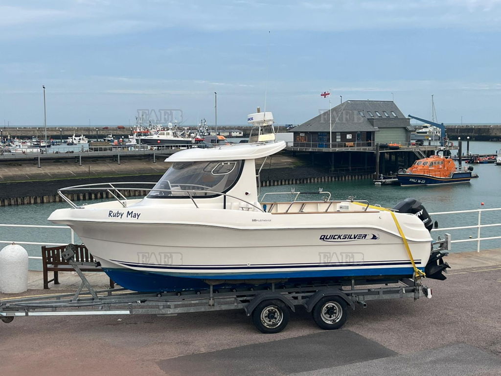 Quicksilver Pilothouse 640