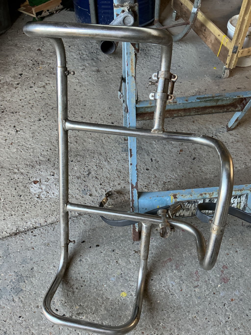 Life Raft With stainless steel mounting bracket