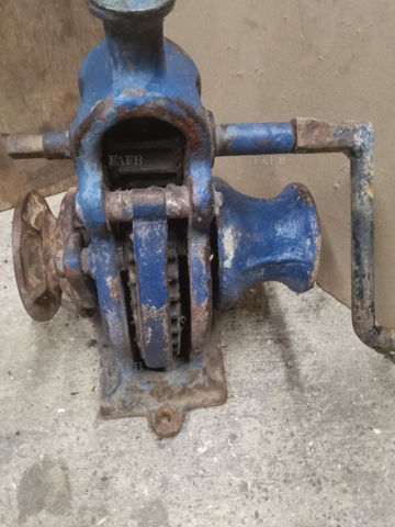 HEAVY DUTY MANUAL ANCHOR CHAIN AND ROPE WINCH