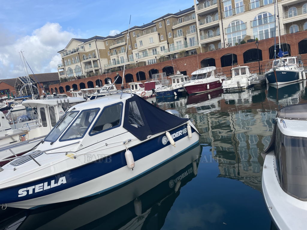Raider 18 wheelhouse