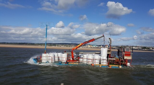 Flat barge - picture 1