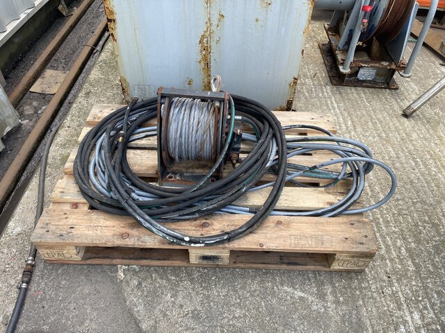 1t landing winch and hoses - picture 1