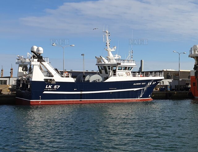 Wet fish trawler, twin rigged - picture 1