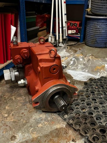 6/7 a side scallop conveyors and pump and blocks