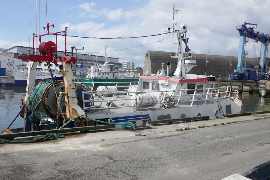 Steel stern trawler shelter deck