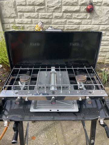 Cooker / grill / stove