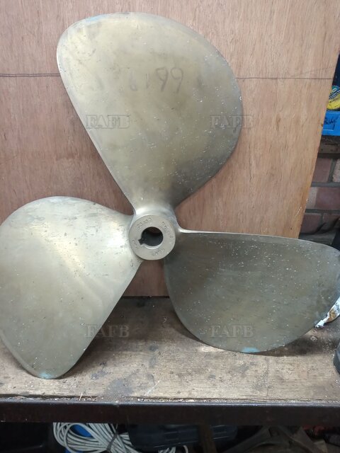 23 x 13 RIGHT HANDED PROPELLER - picture 1
