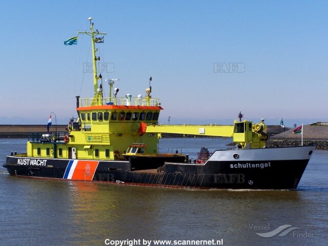 low draft support vessel iwith crane - picture 1