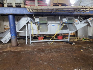 Oyster seed water grader and feeder