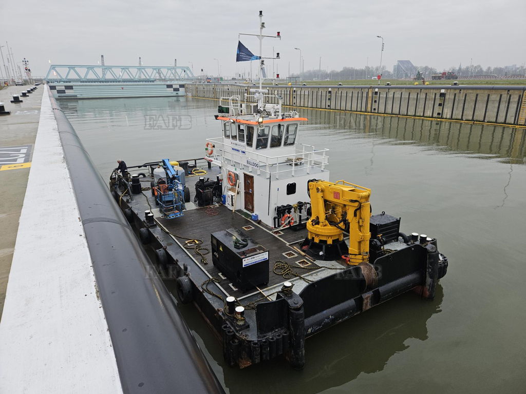 MULTICAT 1850 MULTIPURPOSE VESSEL WITH HYDRAULIC CRANE