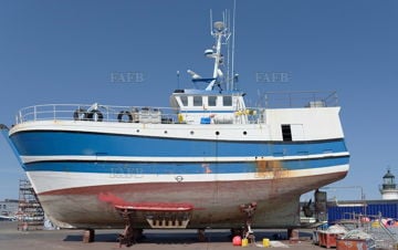 WOODEN FISHING POTTER VESSEL