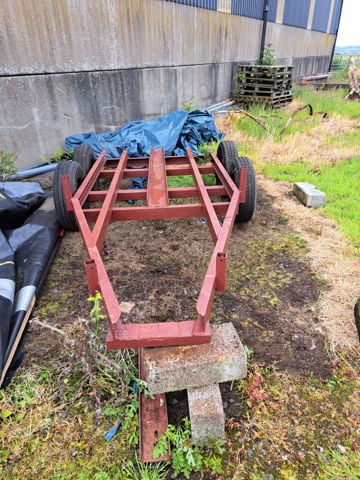Twin wheel boat trailer