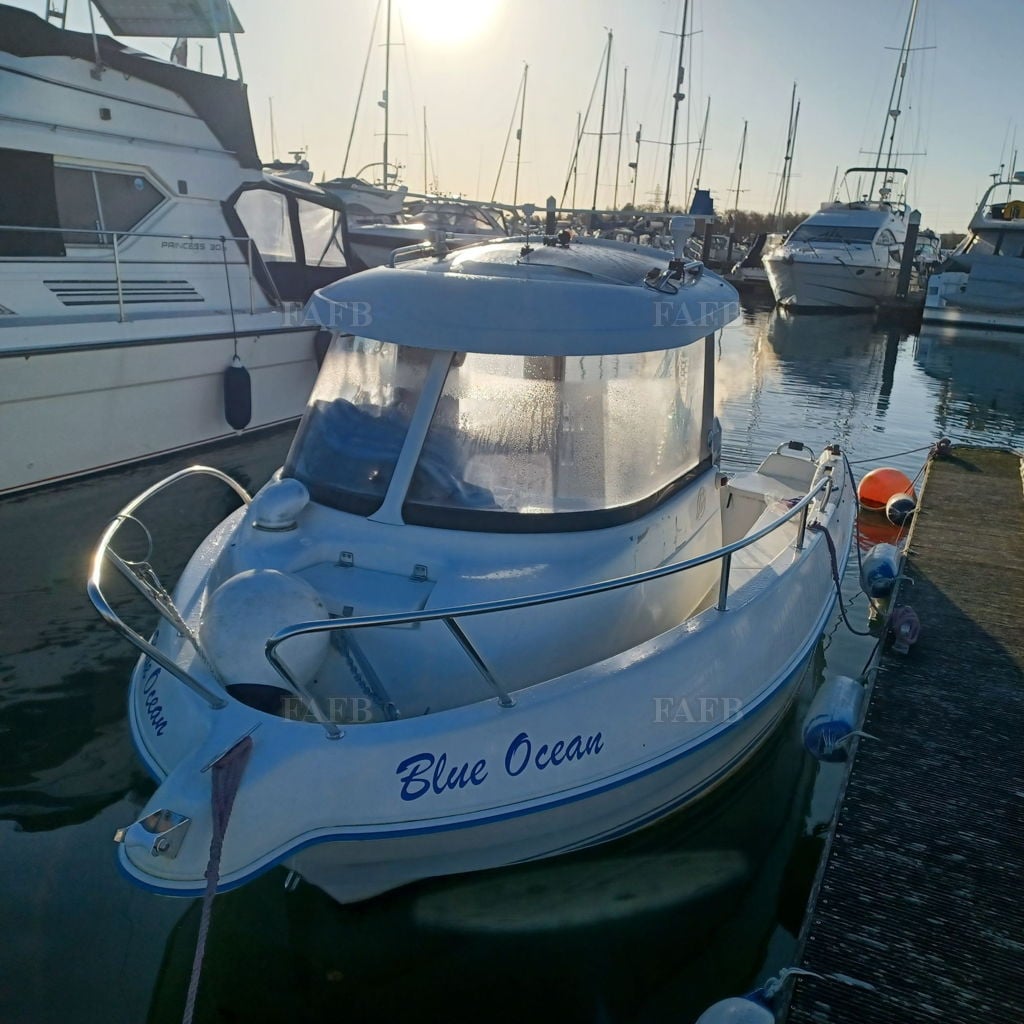 Quicksilver pilothouse 500
