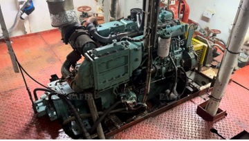 2  x 230hp 136TI Daewoo engines and 3:1 gearboxes
