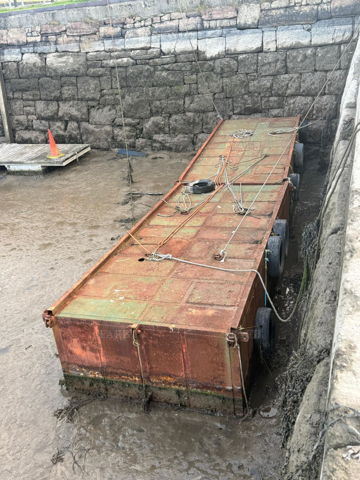 Uniflote pontoons
