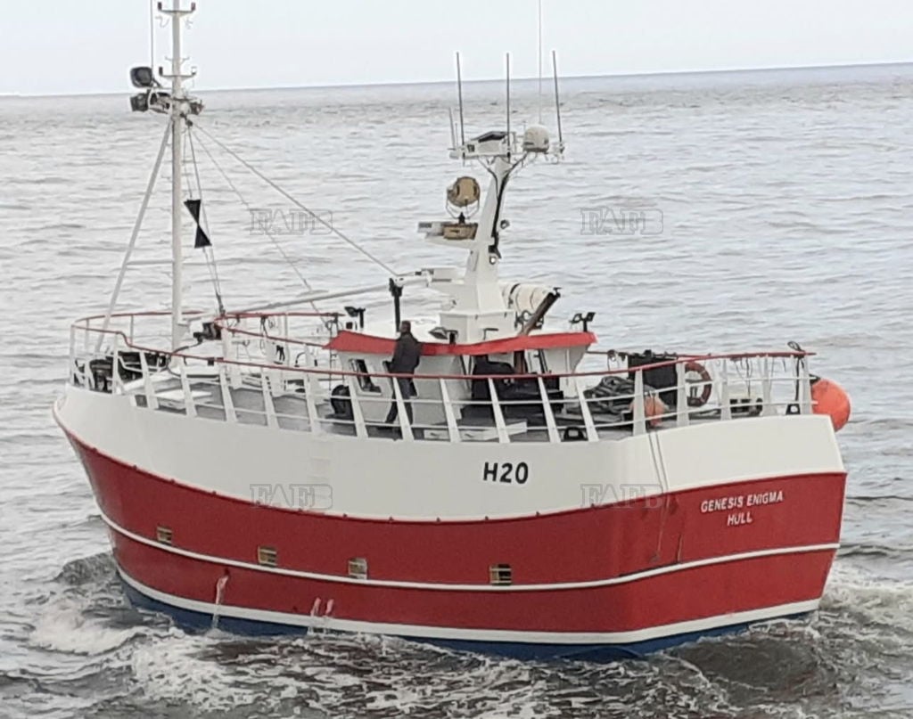 Deckhand crabbing