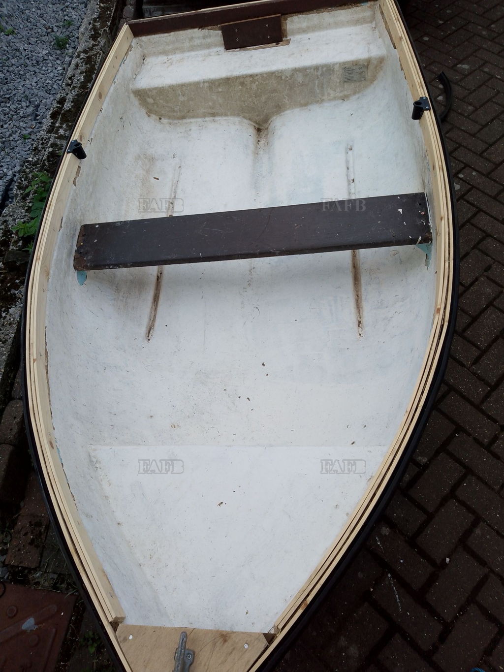 8 FOOT FIBREGLASS ROWING DINGHY/TENDER