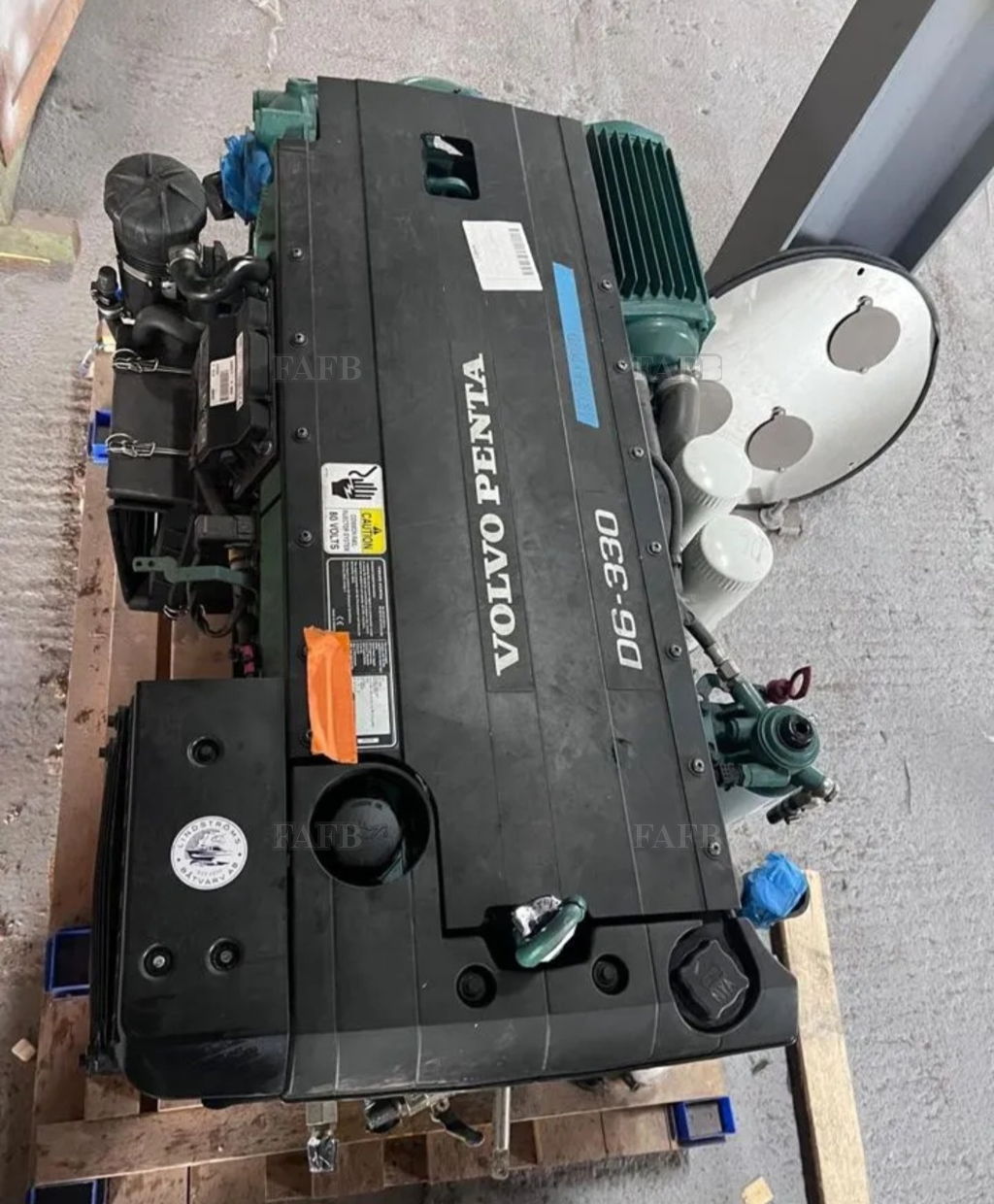 For sale Volvo Penta D6-330HP 2X ENGINES