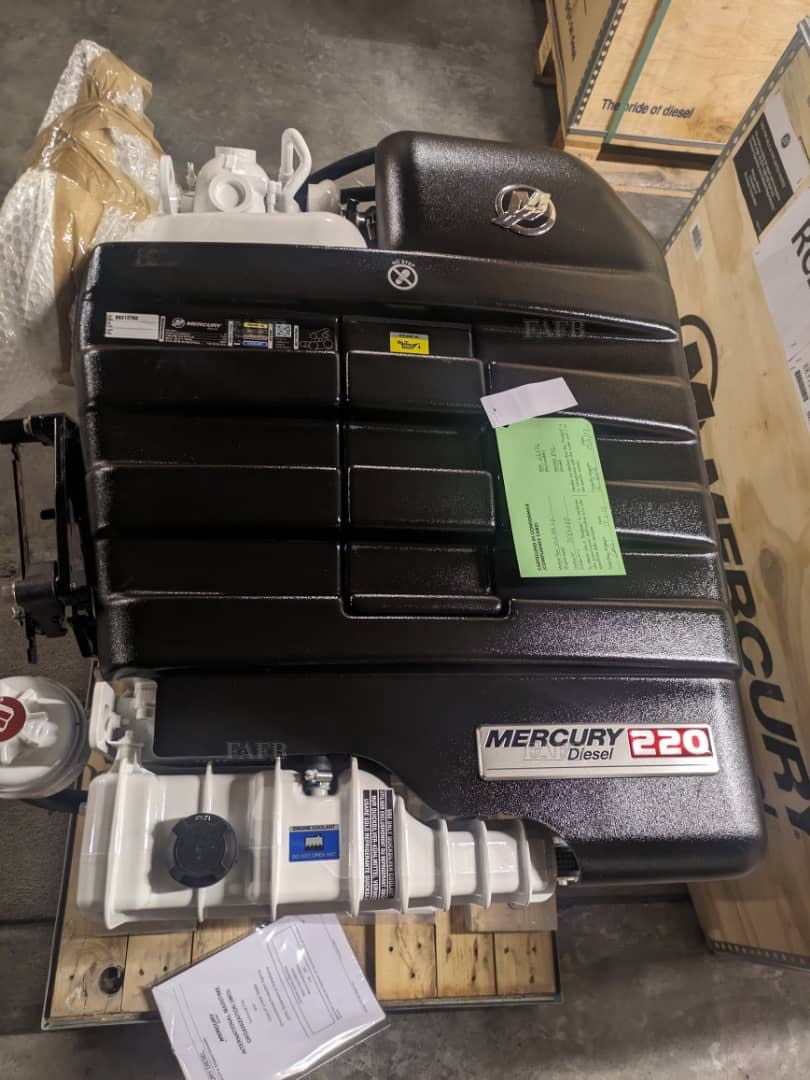 For sale Mercury 220 2.8 BRAND NEW WITH BRAVO STERN DRIV