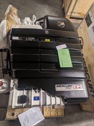 For sale Mercury 220 2.8 BRAND NEW WITH BRAVO STERN DRIV