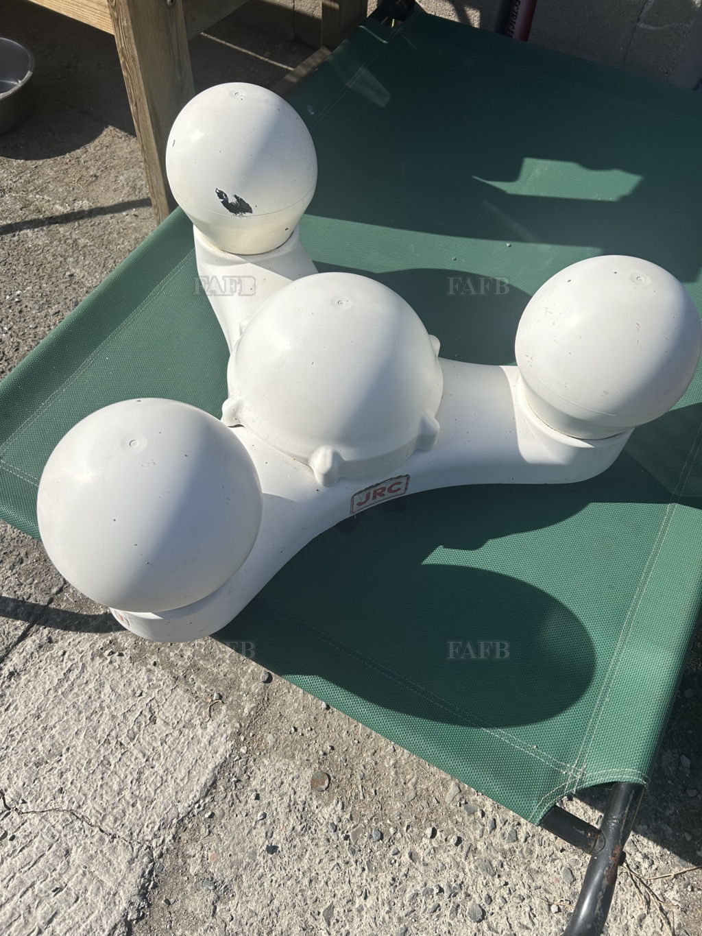 Satellite compass