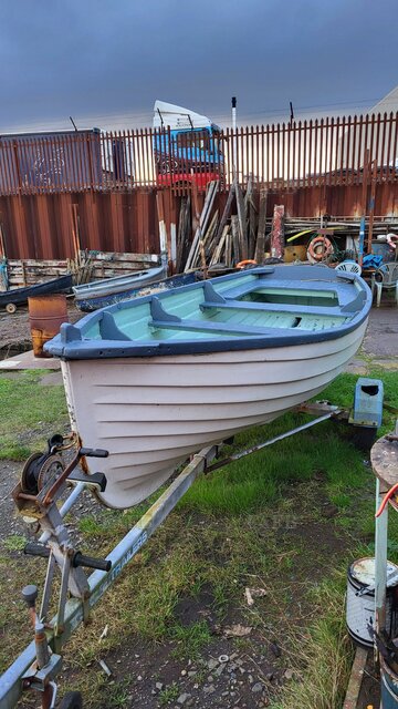 Traditional simulated clinker GRP - Loch boat - ID:127900