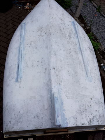 8 FOOT FIBREGLASS ROWING DINGHY/TENDER