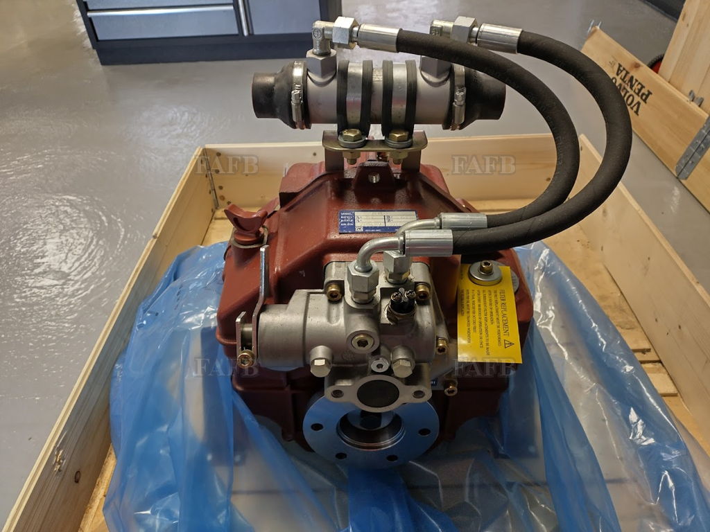New Old Stock ZF45-1 2.2:1 Marine Hydraulic Gearbox