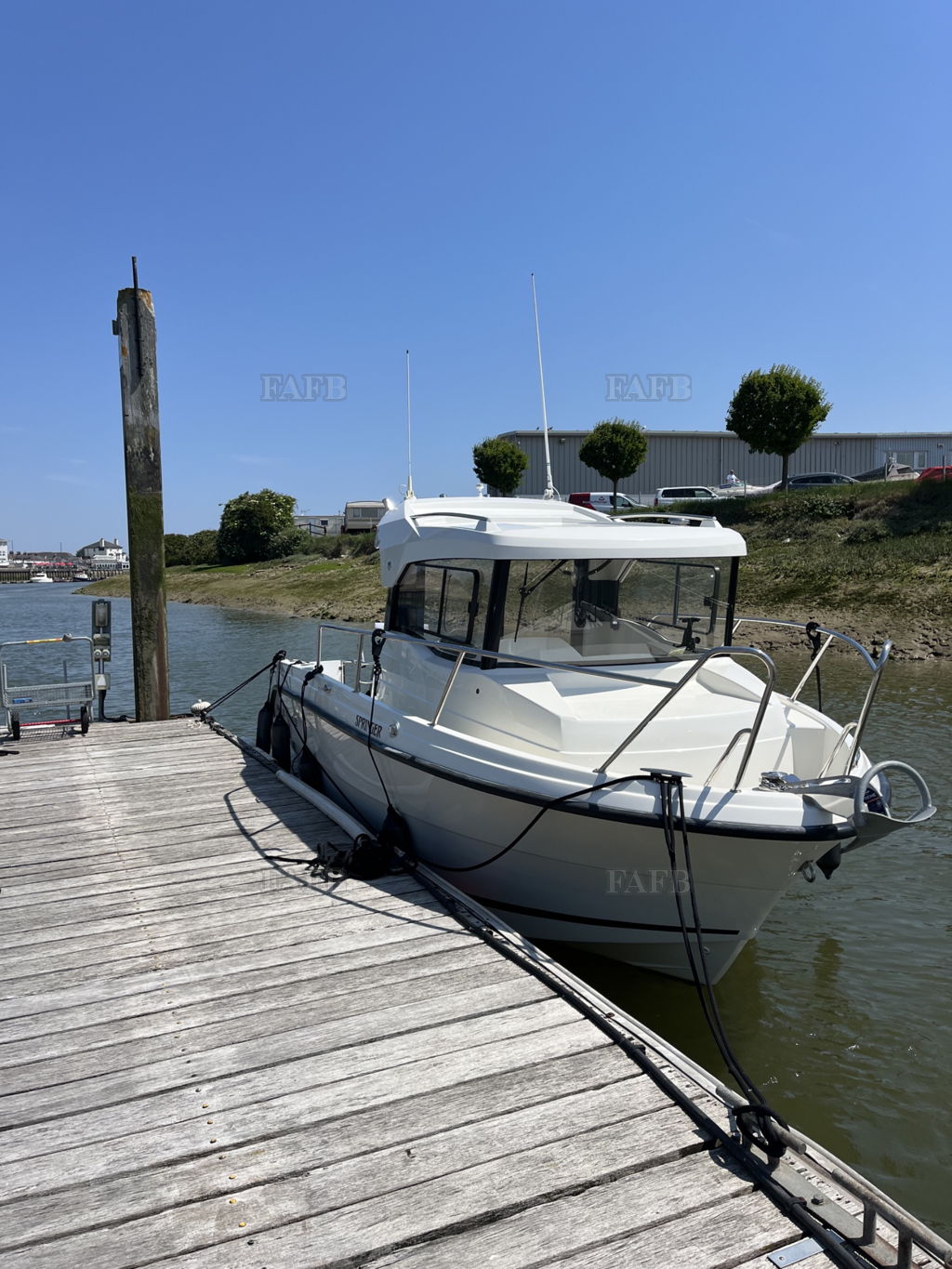 Parker 660 Pilothouse