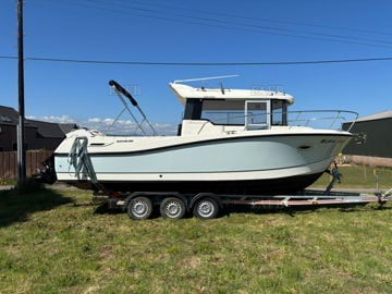 Quicksilver Pilothouse 755